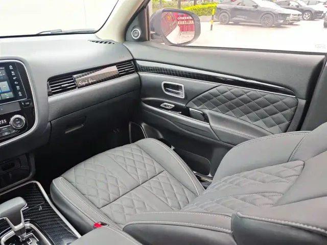 Mitsubishi Outlander — Фото автомобиля 14