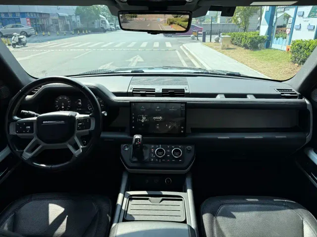 Land Rover Defender — Фото автомобиля 10