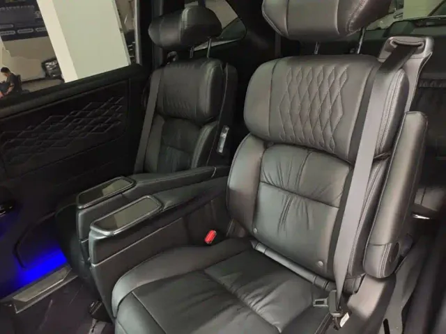 Honda Elysion — Фото автомобиля 16