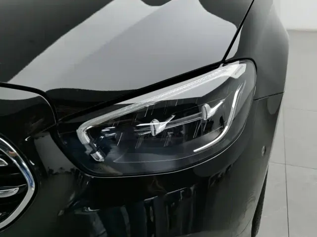 Mercedes-Benz E-Class — Фото автомобиля 7