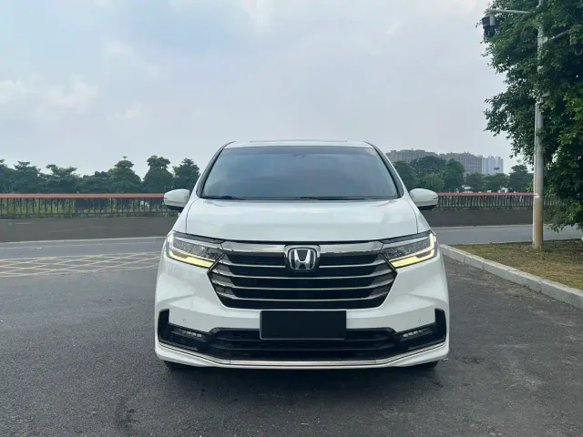 Honda Odyssey — Фото автомобиля 3