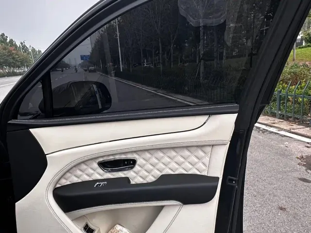 Bentley Bentayga Hybrid — Фото автомобиля 11
