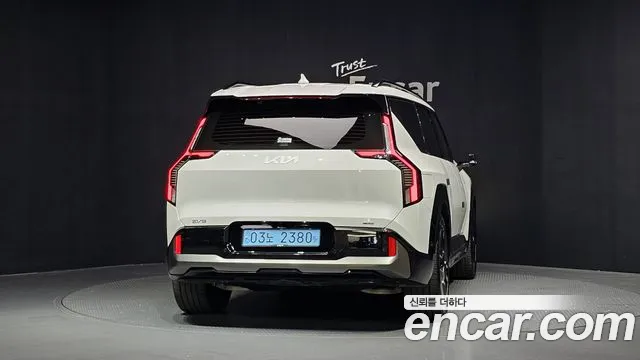 Kia EV9 — Фото автомобиля 4