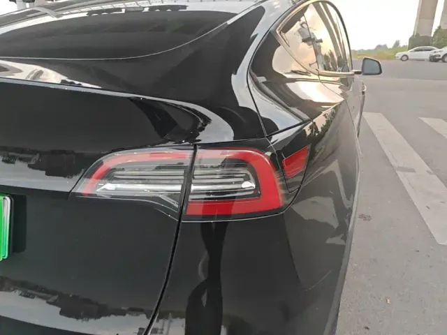Tesla Model Y — Фото автомобиля 7