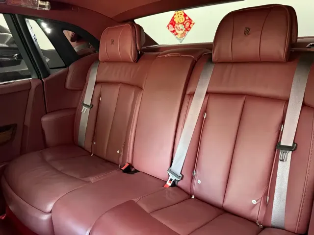 Rolls-Royce Phantom — Фото автомобиля 4