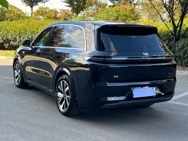 Li Auto L8 — Фото автомобиля 4
