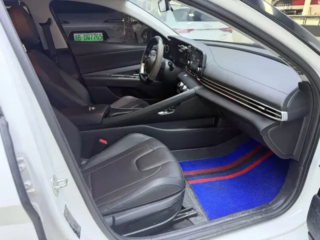 Hyundai Elantra — Фото автомобиля 14