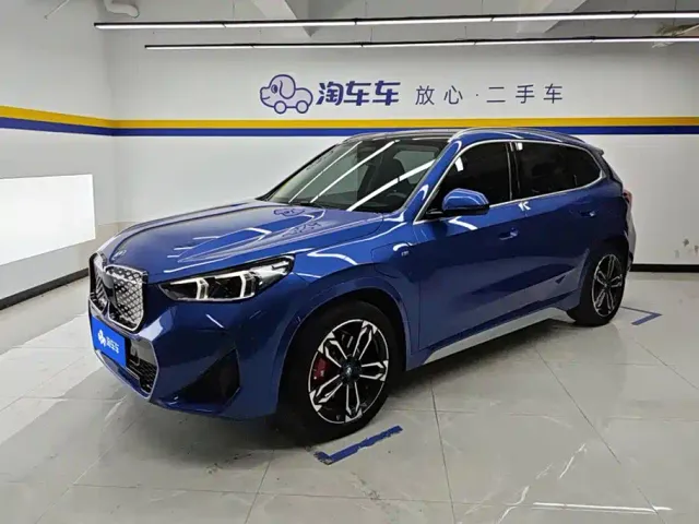 Фотография автомобиля — BMW iX1