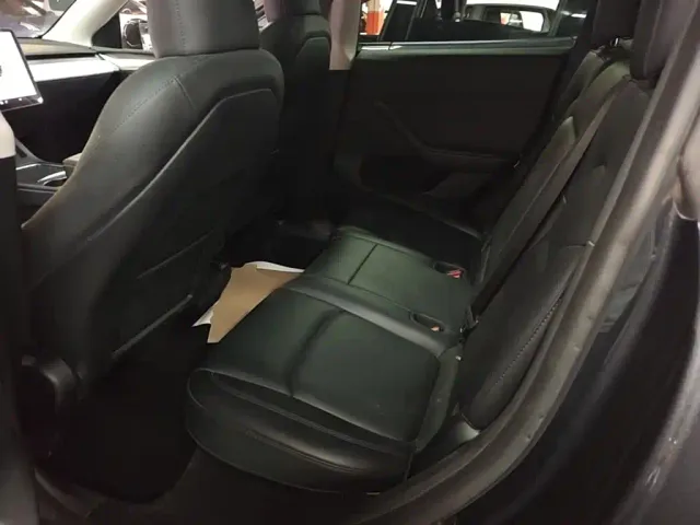Tesla Model Y — Фото автомобиля 16
