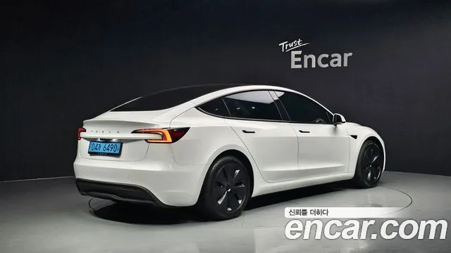 Tesla Model 3 — Фото автомобиля 2