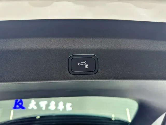 Li Auto Li Auto L6 2025 Pro Smart Renewal Edition — Фото автомобиля 17