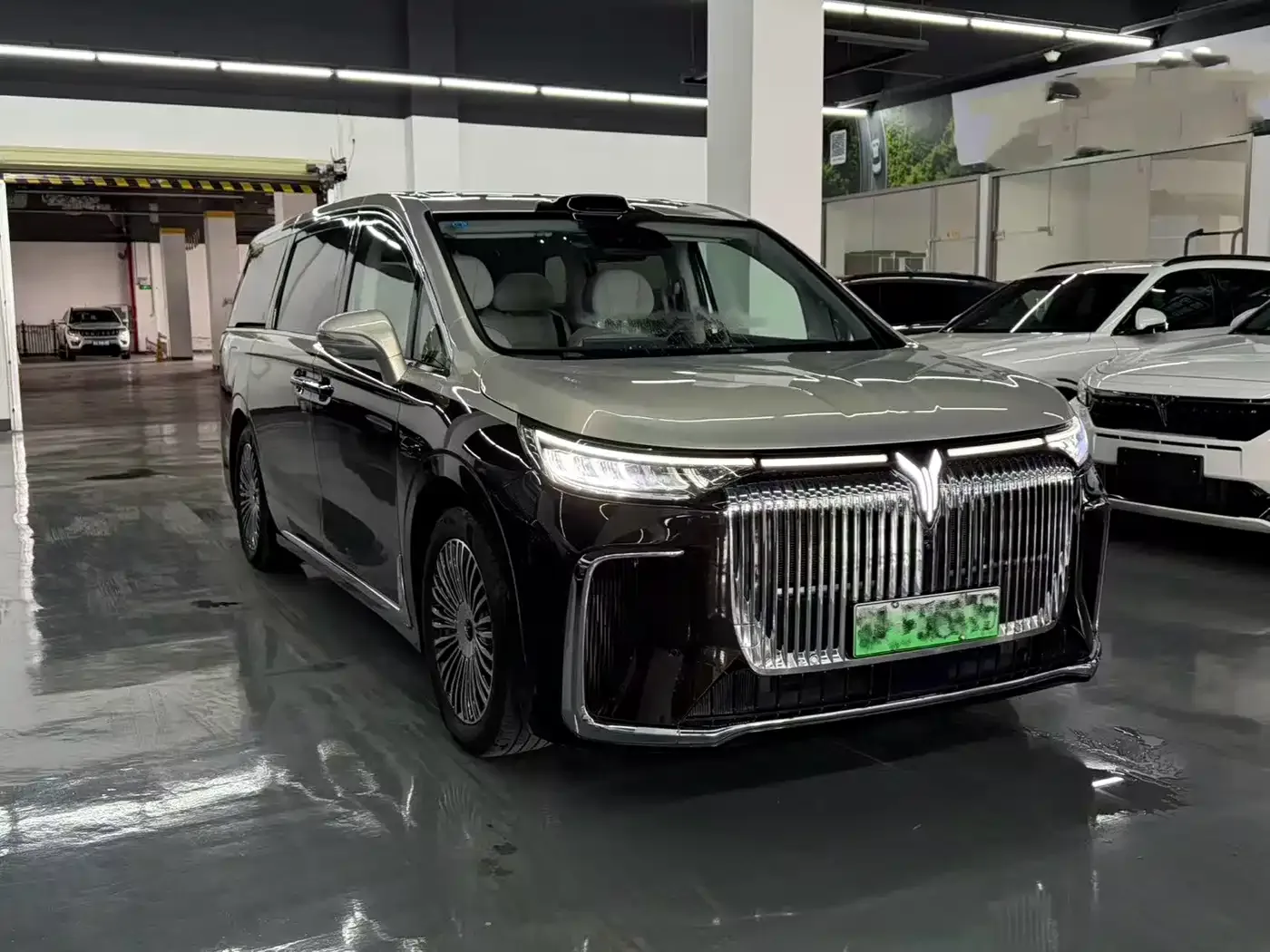 Voyah Auto Voyah Dreamer 2025 PHEV AWD Flagship Qian Kun Edition — Фото автомобиля 3