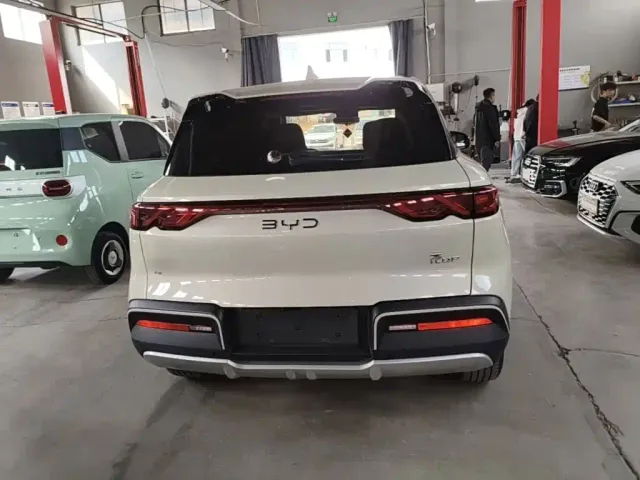 BYD Yuan UP — Фото автомобиля 5