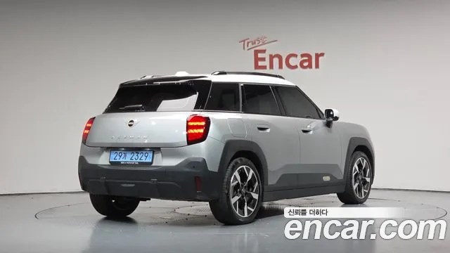 Фотография автомобиля — MINI Aceman Generation 1