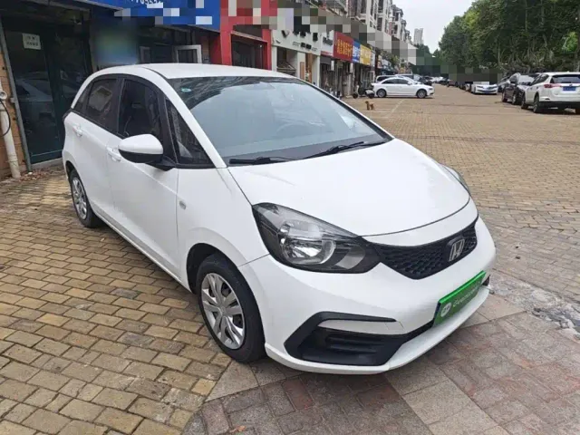 Honda Fit — Фото автомобиля 3