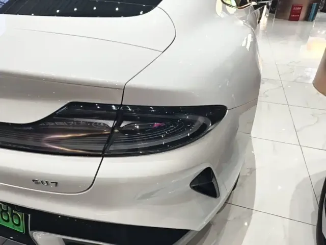 Xiaomi SU7 — Фото автомобиля 7
