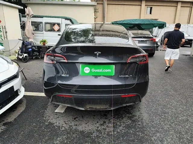 Tesla Model Y — Фото автомобиля 5