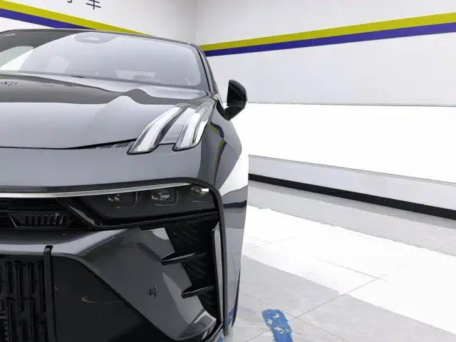 Lynk & Co 03 — Фото автомобиля 5