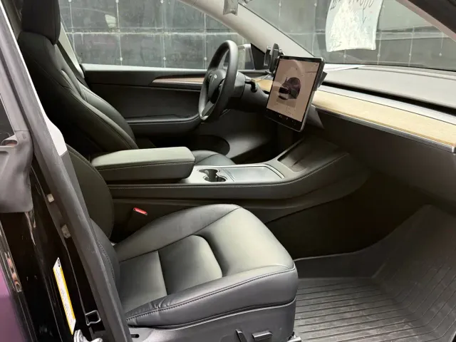 Tesla Model Y — Фото автомобиля 9