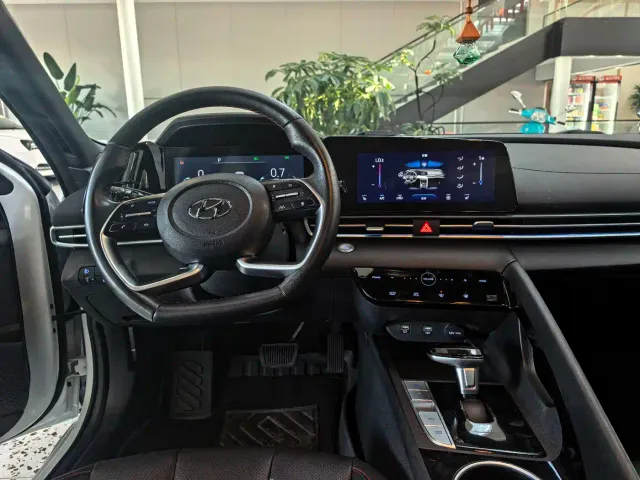 Hyundai Elantra — Фото автомобиля 19