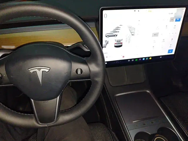 Tesla Model Y — Фото автомобиля 3