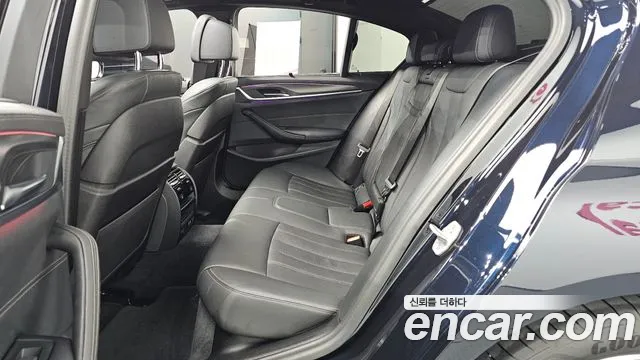 BMW 5-Series — Фото автомобиля 12