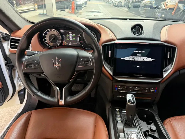 Maserati Ghibli — Фото автомобиля 14