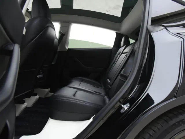 Tesla Model Y — Фото автомобиля 6