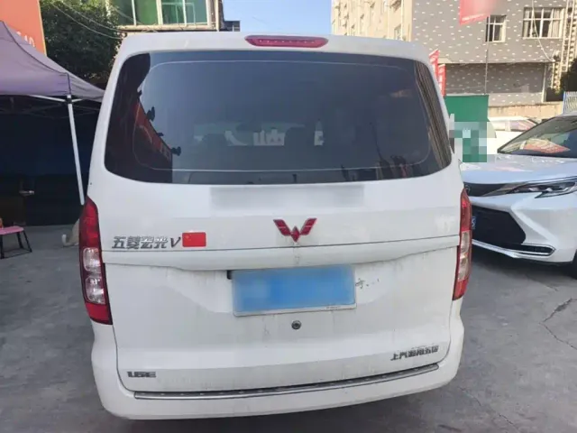 Wuling Hongguang V — Фото автомобиля 5