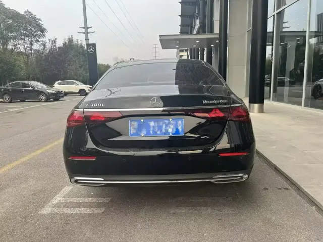 Mercedes-Benz E-Class — Фото автомобиля 7