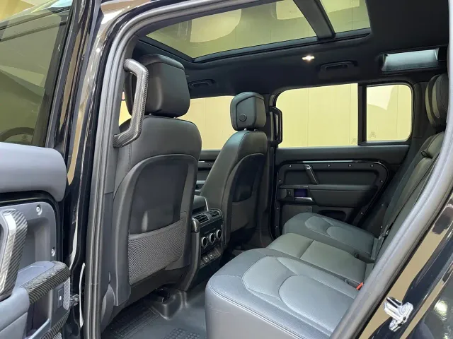 Land Rover Defender — Фото автомобиля 13