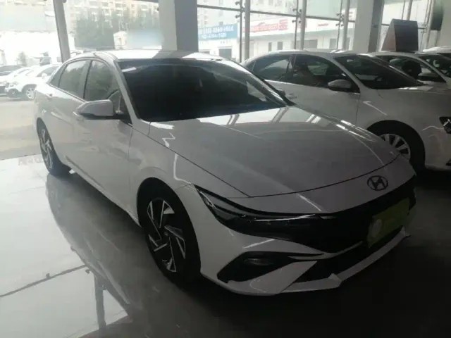 Hyundai Elantra — Фото автомобиля 3