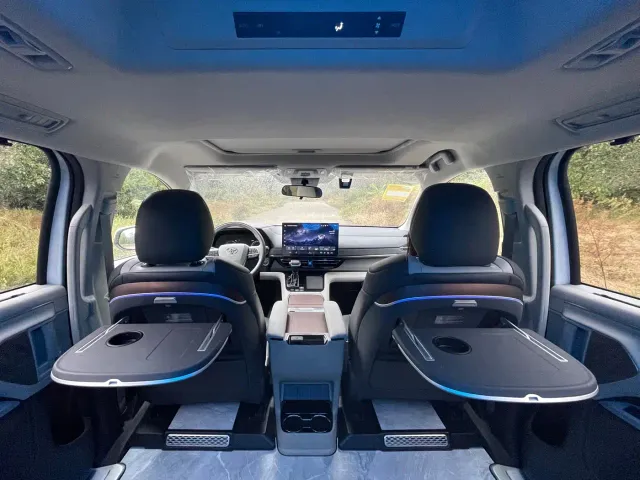 Toyota Sienna — Фото автомобиля 11