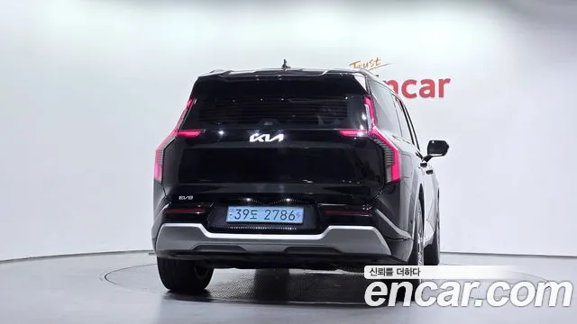 Kia EV9 — Фото автомобиля 4
