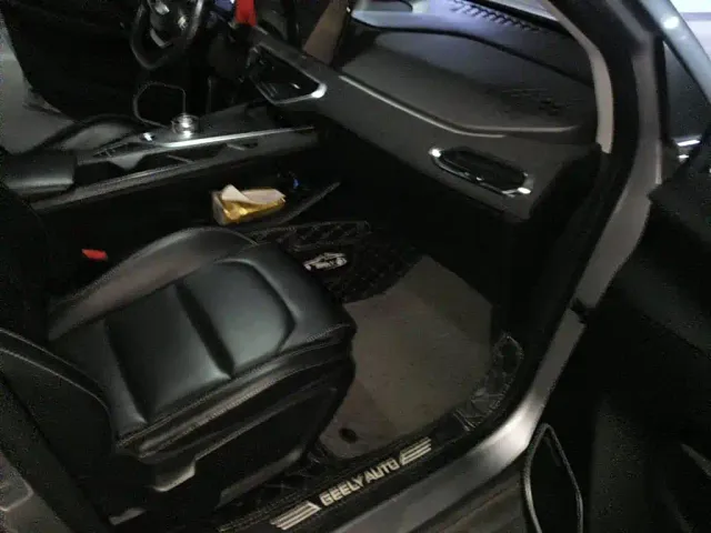 Geely Geometry C — Фото автомобиля 12