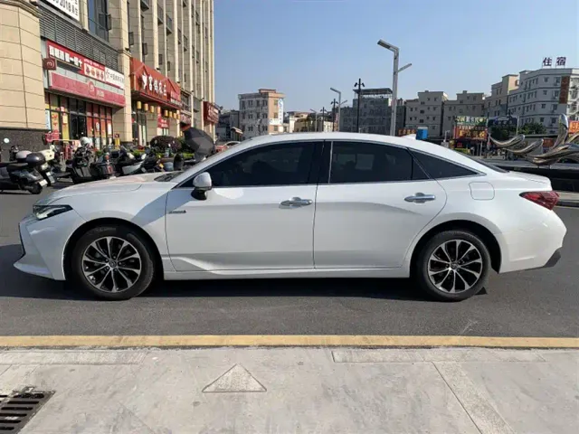 Toyota Avalon — Фото автомобиля 3
