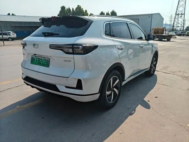 Changan Qiyuan Q05 — Фото автомобиля 9