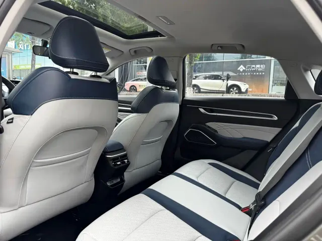 Geely Emgrand — Фото автомобиля 7