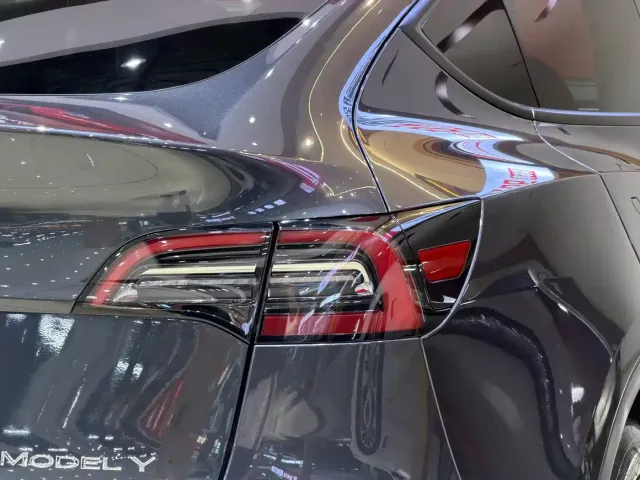 Tesla Model Y — Фото автомобиля 4