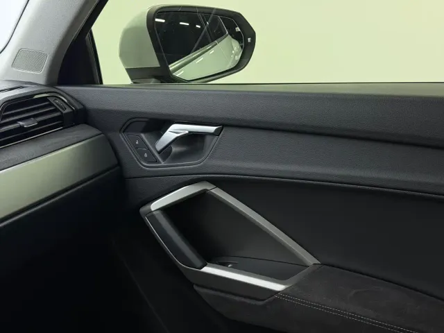 Audi Q3 — Фото автомобиля 14