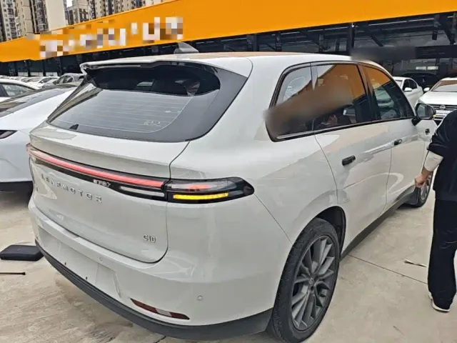 Leapmotor C10 — Фото автомобиля 6