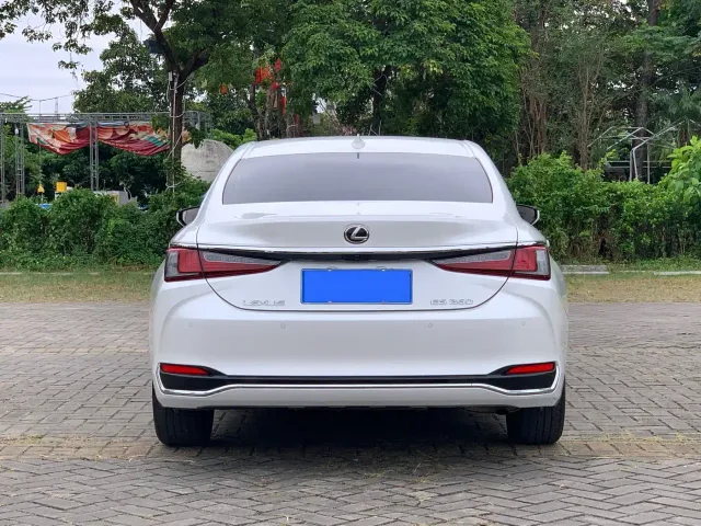 Lexus ES — Фото автомобиля 5