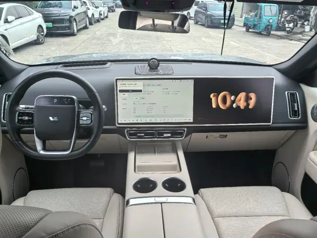 Li Auto L8 — Фото автомобиля 12