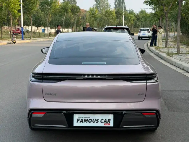 Geely Galaxy E8 — Фото автомобиля 5