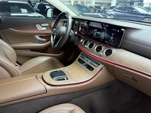 Mercedes-Benz E-Class — Фото автомобиля 16