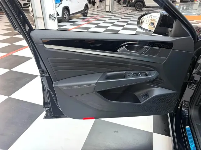 Volkswagen Passat 2023 Facelift 280TSI Elite Edition — Фото автомобиля 7