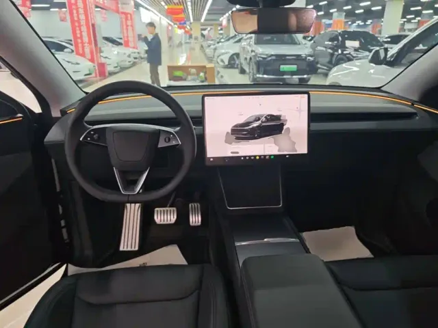 Tesla Model Y — Фото автомобиля 9