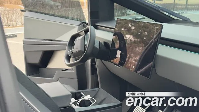 Tesla Cybertruck — Фото автомобиля 10