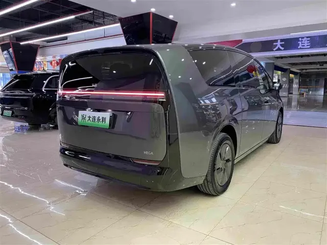 Li Auto MEGA — Фото автомобиля 17