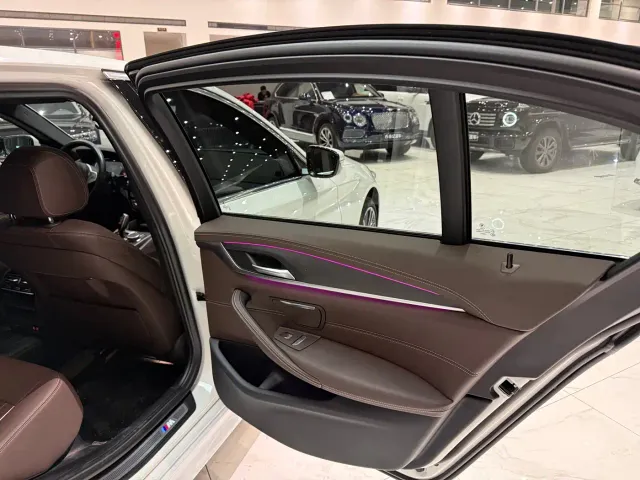 BMW 5 Series — Фото автомобиля 13